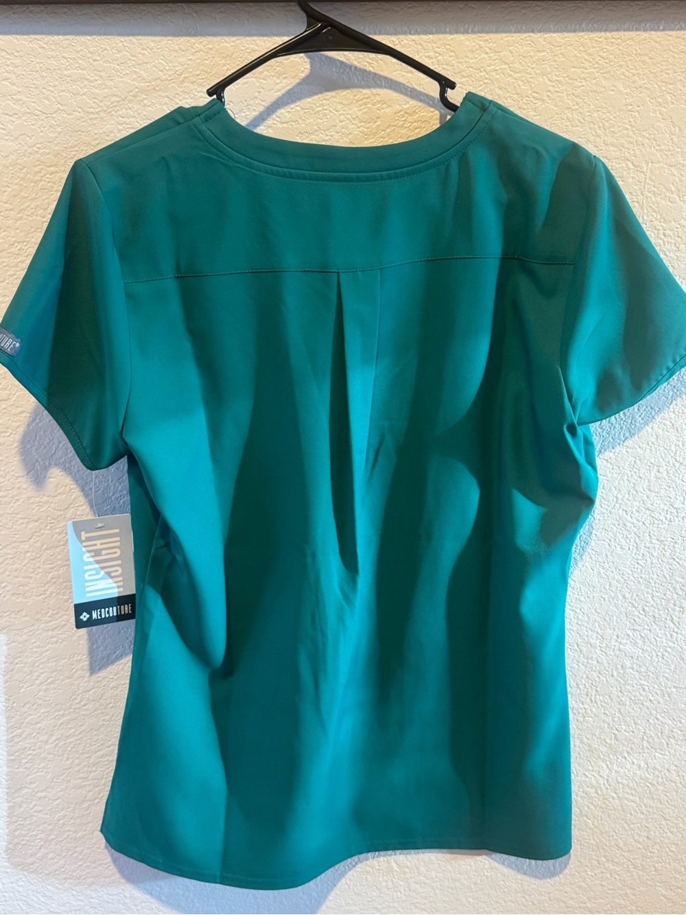 Med Couture Women's Scrubs VneckTop with cargo joggers NWT Small - Picture 6 of 10